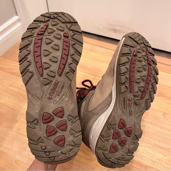 COLUMBIA Hiking Boots - Picture 5 of 8